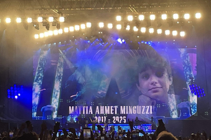 Gun’s N’ Roses, İstanbul konserinde Mattia Ahmet Minguzzi’ye şarkı hediye etti