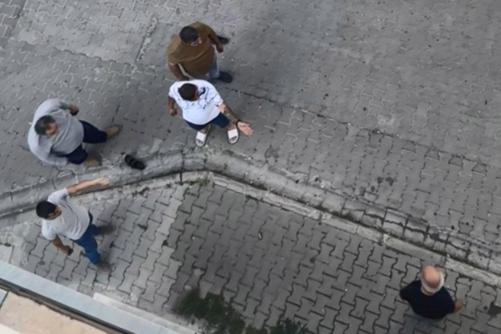 Eşi tarafından rehin alınan kadını tek hamlede kurtardı