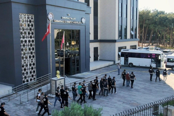 Göçmen kaçakçılığı yapan suç örgütü çökertildi: 23 tutuklama