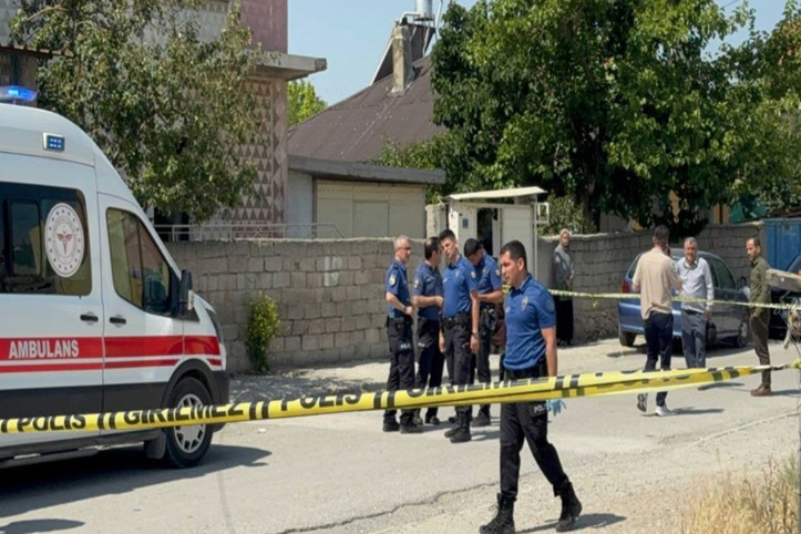 Kaldırımda ceset bulundu