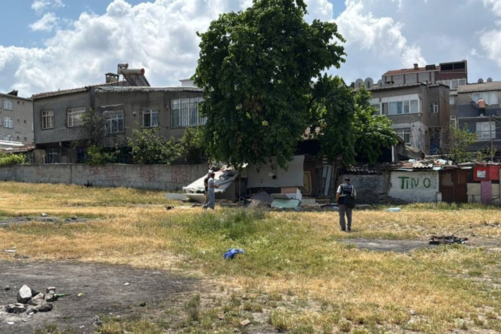 Arazide duş alırken öldü