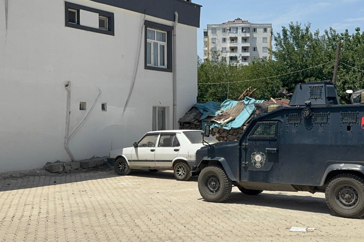 Babasına çekiçle saldırdı