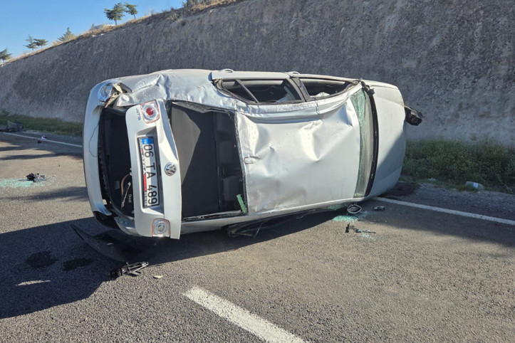 Feci kaza: Devrilen otomobildeki anne öldü, kızı yaralı