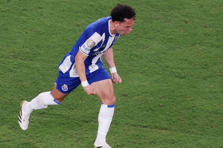 Fenerbahçe için sürpriz iddia: Premier Lig'den 4 talibi var