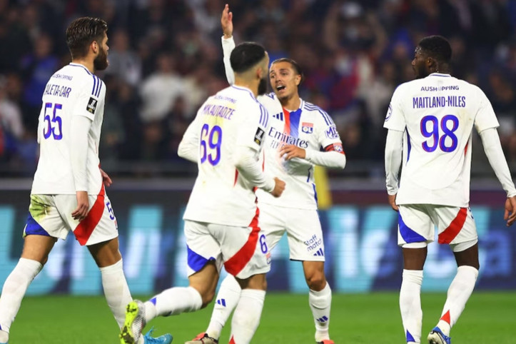 Gemiyi ilk terk eden belli oldu: Küme düşme cezası alan Lyon'a PSG'den tarihi destek