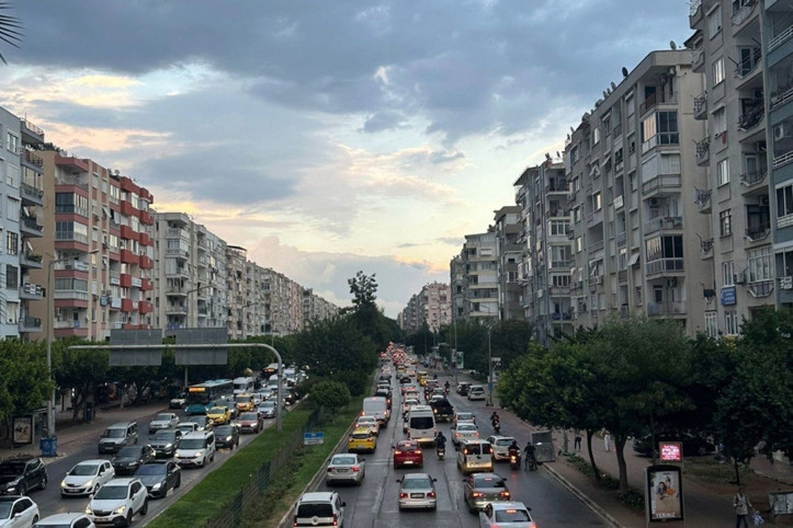 Kriz yayılıyor: 'Halı, balkon yıkama yasağı' bir kentin daha gündeminde