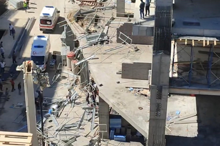 İnşaatta feci kaza: İskele çöktü, biri ağır 2 işçi yaralandı