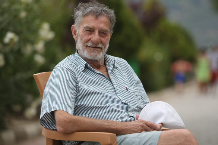 Geçtiğimiz ay hastaneye kaldırılmıştı: Usta oyuncu Ahmet Mekin'in son halini paylaştı