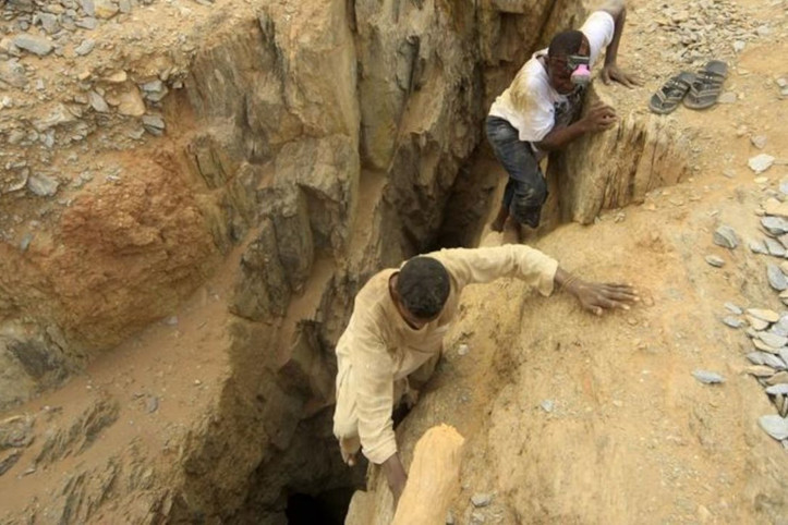 Altın madeni çöktü: 11 ölü