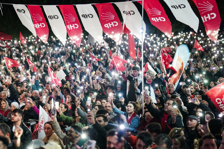 CHP'den ilk tepkiler: 'Parti büyüğüne' mesaj veren de var, TV'lere şart koşan da