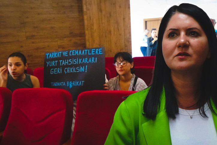 Belediye başkanı pankartı görünce harekete geçti: 3 kardeşimle görüştüm