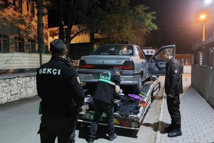 Çalıntı araçtan çıkan kıyafet şaşırttı