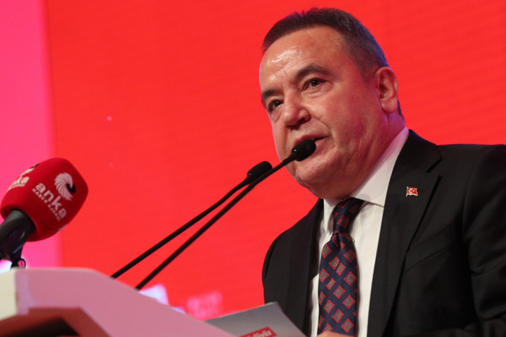 Muhittin Böcek'ten ilk mesaj: Başınızı öne eğdirecek hiçbir olayın içinde olmadım