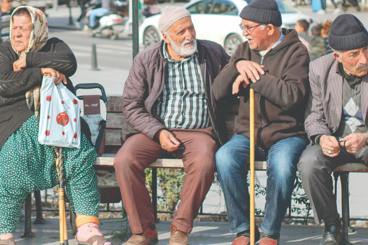 Yaşlandıkça yoksullaşıyoruz