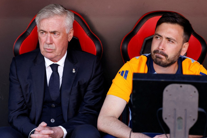 Babasının yanından ayrılıp teknik direktör oldu