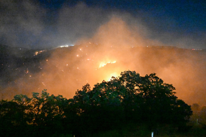 Manisa'daki yangın Uşak'a sıçradı: Evler tahliye edildi