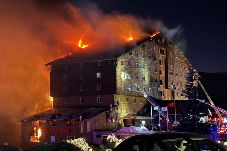 Faciayla biten yangının ilk şahitleri koşuştu: 'Gözümüzün önünde yangın tüpü varmış, göremedik'