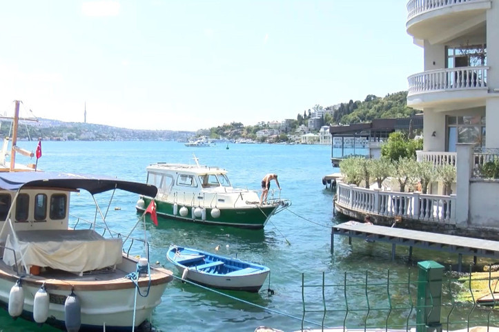 İstanbul Boğazı'ndaki kaçak yapıların yıkımı başladı