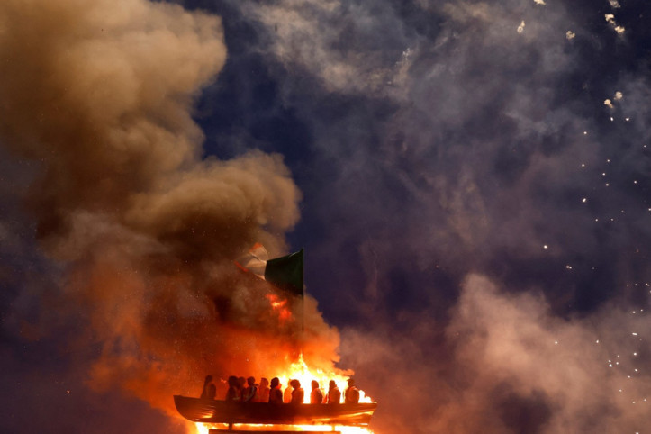 Bu nasıl festival: Göçmen maketlerini ateşe verdiler