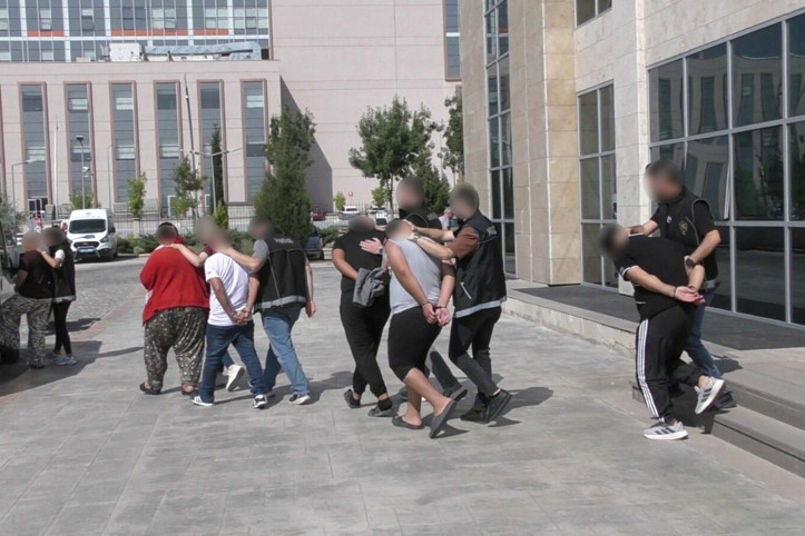 Uşak’ta uyuşturucu operasyonunda 5 tutuklama