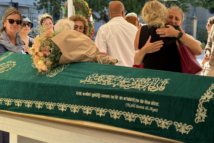 Pınar Kür son yolculuğuna uğurlandı