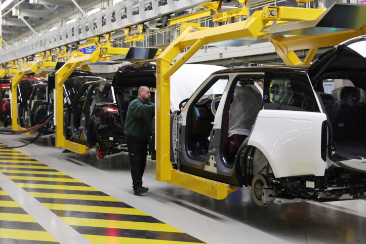 Satışları düşen Jaguar Land Rover yöneticilerini kovuyor