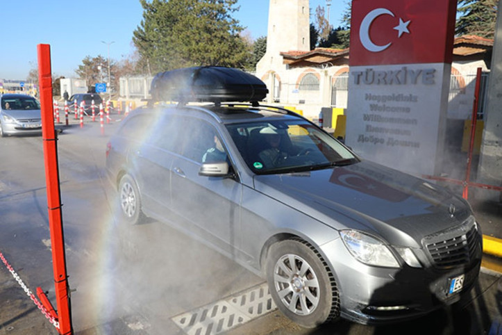 Sınır kapısındaki ücret, 3 aylığına kaldırıldı