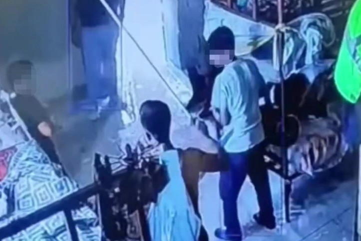 14 yaşındaki çocuğu zorla çalıştırıp darp ettiler