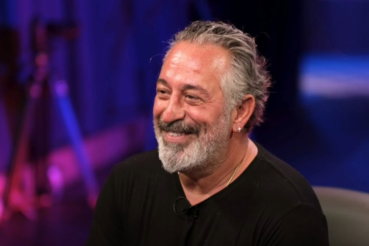 Cem Yılmaz’a aile sürprizi: Gösterisini kardeşi ve yeğenleri izledi