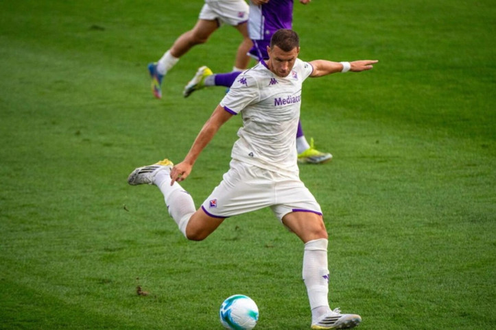 Dzeko, Fiorentina kariyerine hızlı başladı: Hem gol attı hem de attırdı!