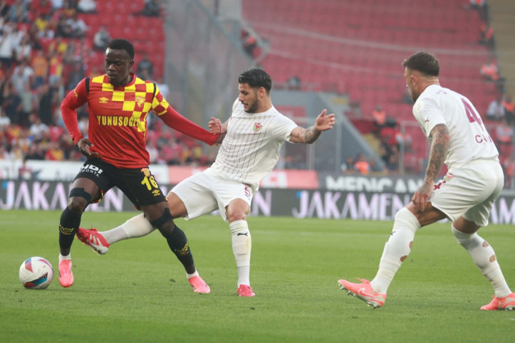 Göztepeli Dennis'e Avrupa'dan 3 kanca