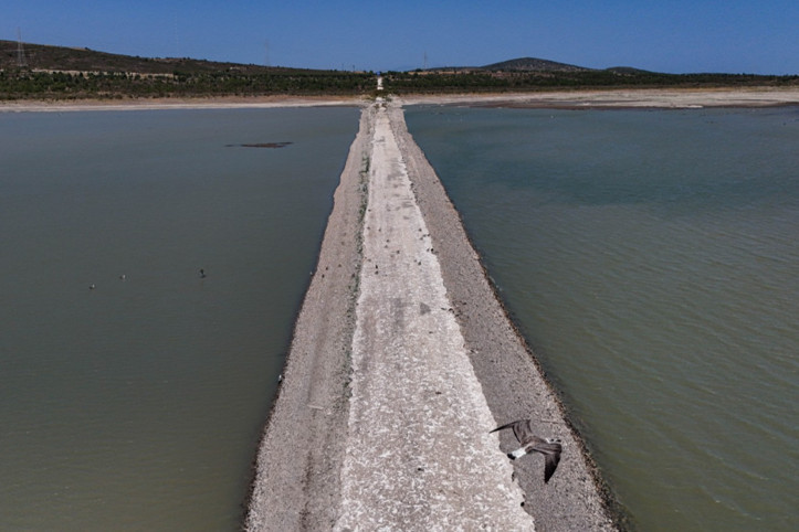 İzmir S.O.S. veriyor: Baraj kurudu, artık yürümek mümkün