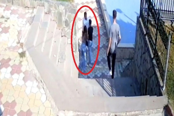 Parkta uyardığı genç tarafından bıçaklandı