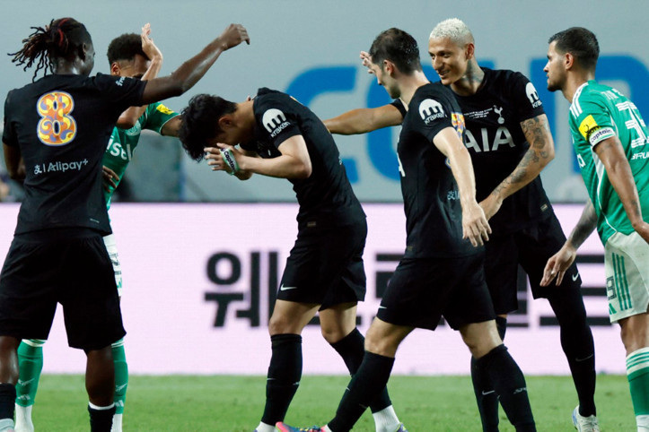 Son ağlaya ağlaya veda etti