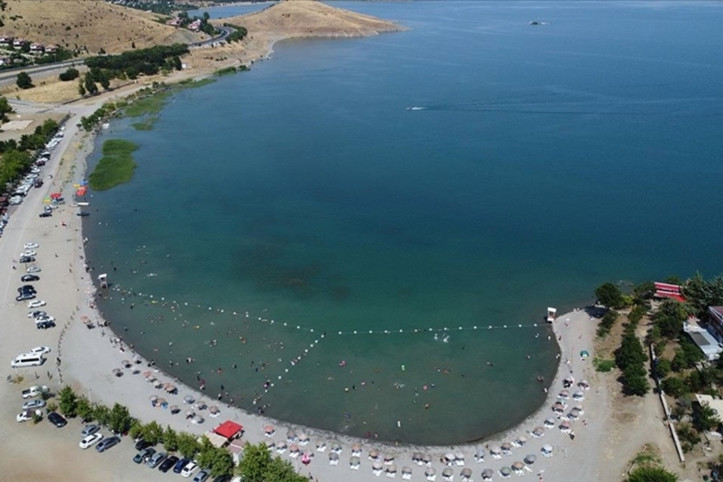 Serinlemek için göle girmişti: Genç kadından acı haber