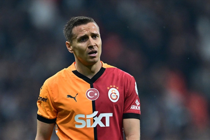 Galatasaray'da 15 maç oynayıp Fransa'ya döndü