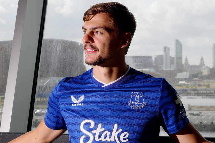 Everton'dan orta sahaya takviye