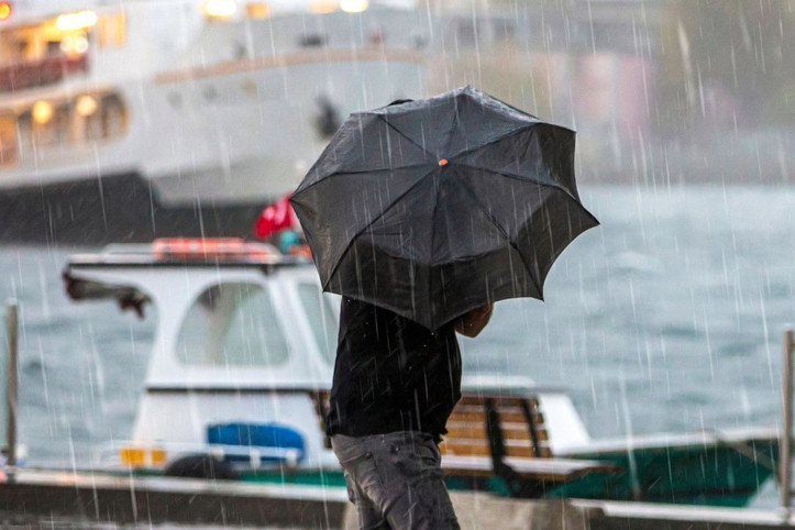Meteoroloji ve valilikten art arda İstanbul'a yağış uyarısı