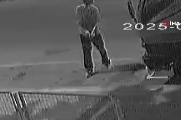 İş yerini kurşunladılar, rahat tavırlarıyla 'pes' dedirttiler