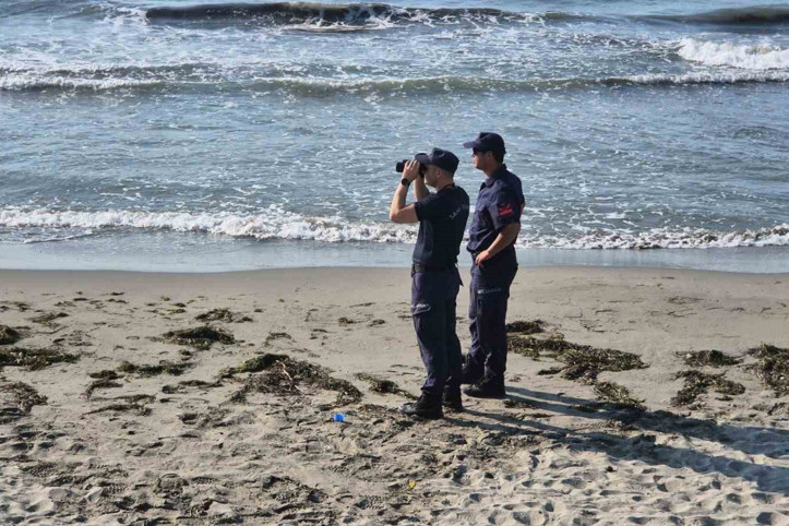 Valilik duyurdu: 3 ilçede denize girmek yasaklandı