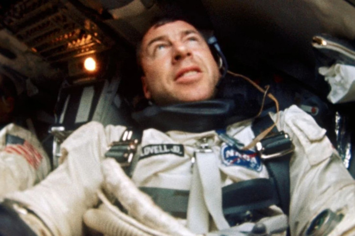 Apollo 13'ün efsane astronotu öldü