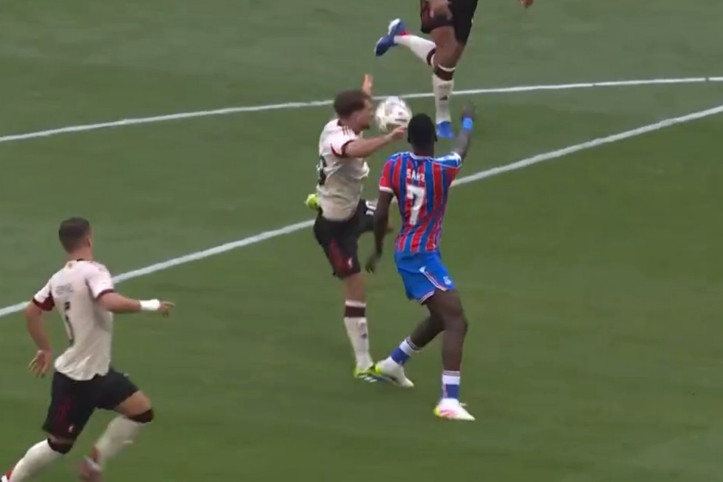 Crystal Palace, Liverpool'u penaltılarla yıktı: Tartışmalı karar olay oldu!