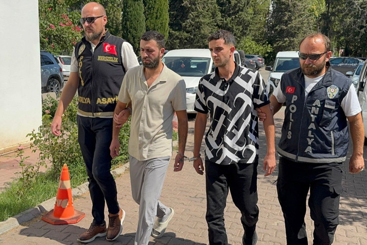 Antalya'da park buluşması kanlı bitti: 1 ölü, 1 yaralı