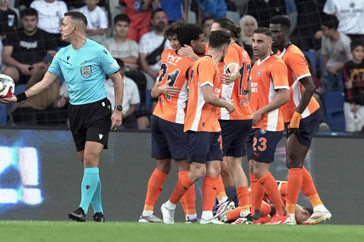 Başakşehir zorlanmadan play-off'a yükseldi