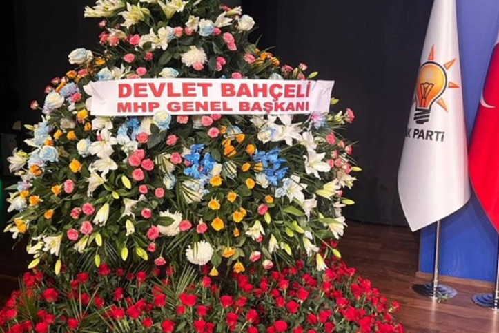 Bahçeli'den AKP'ye 24. yıl çiçeği