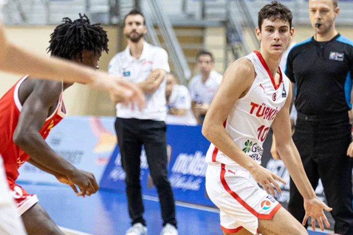 Ömer Kutluay 31 sayı attı: Türkiye, İspanya'yı farklı yenip 7. oldu