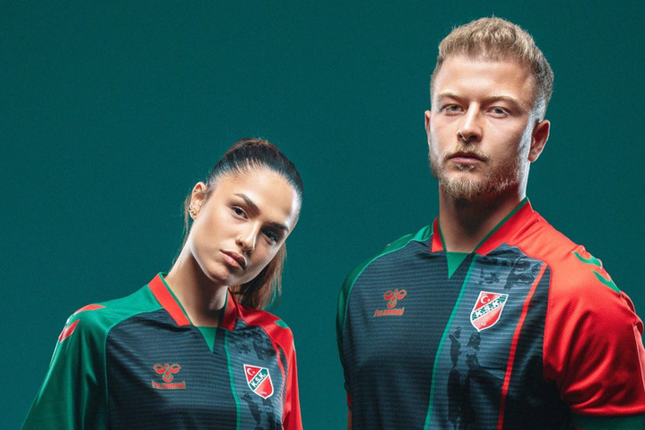 Karşıyaka’dan Atatürk ve Zübeyde Hanım'lı forma