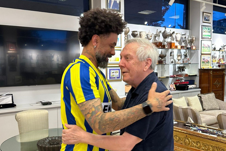 Aziz Yıldırım'a sürpriz: Fenerbahçe'nin eski yıldızı ziyaret etti