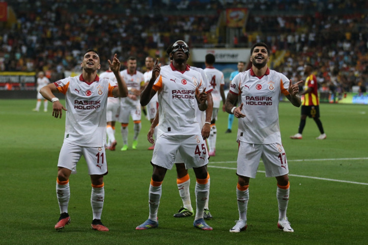 Galatasaray Kayseri'de dört köşe: Yıldızlar coştu, zirveye yerleşti