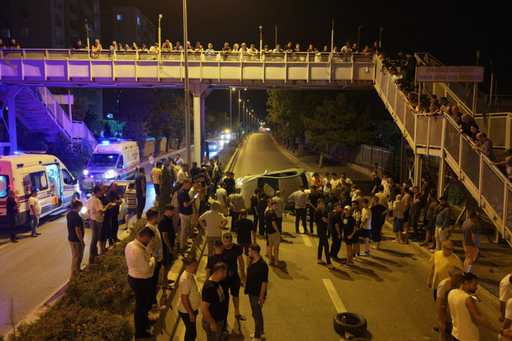 Herkes can derdindeyken film gibi izlediler